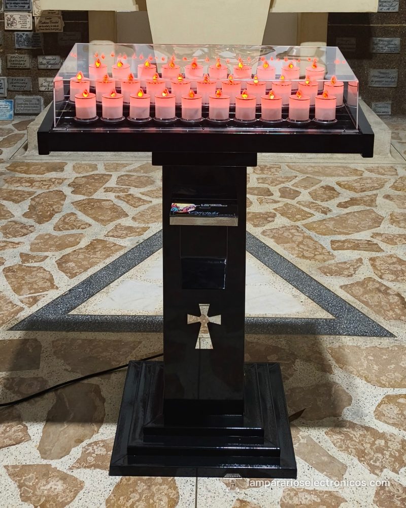 Lamparario Metálico Tipo Atril – versión de 31 velas