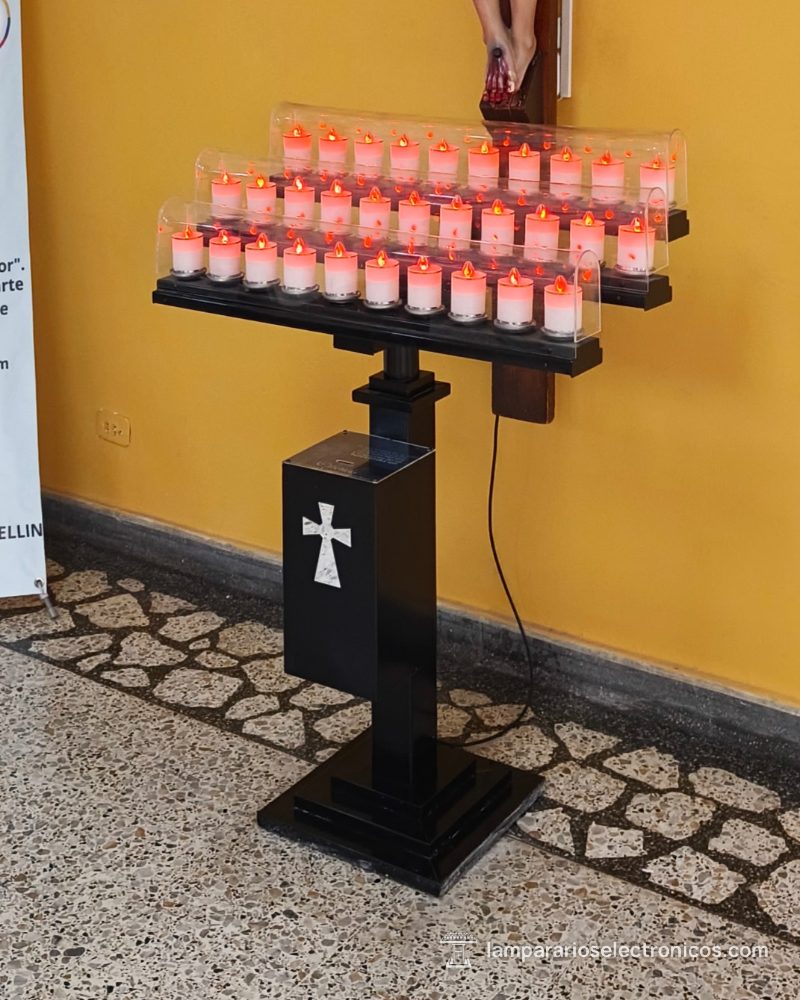 Lamparario Metalico Con acrilico – versión de 31 velas