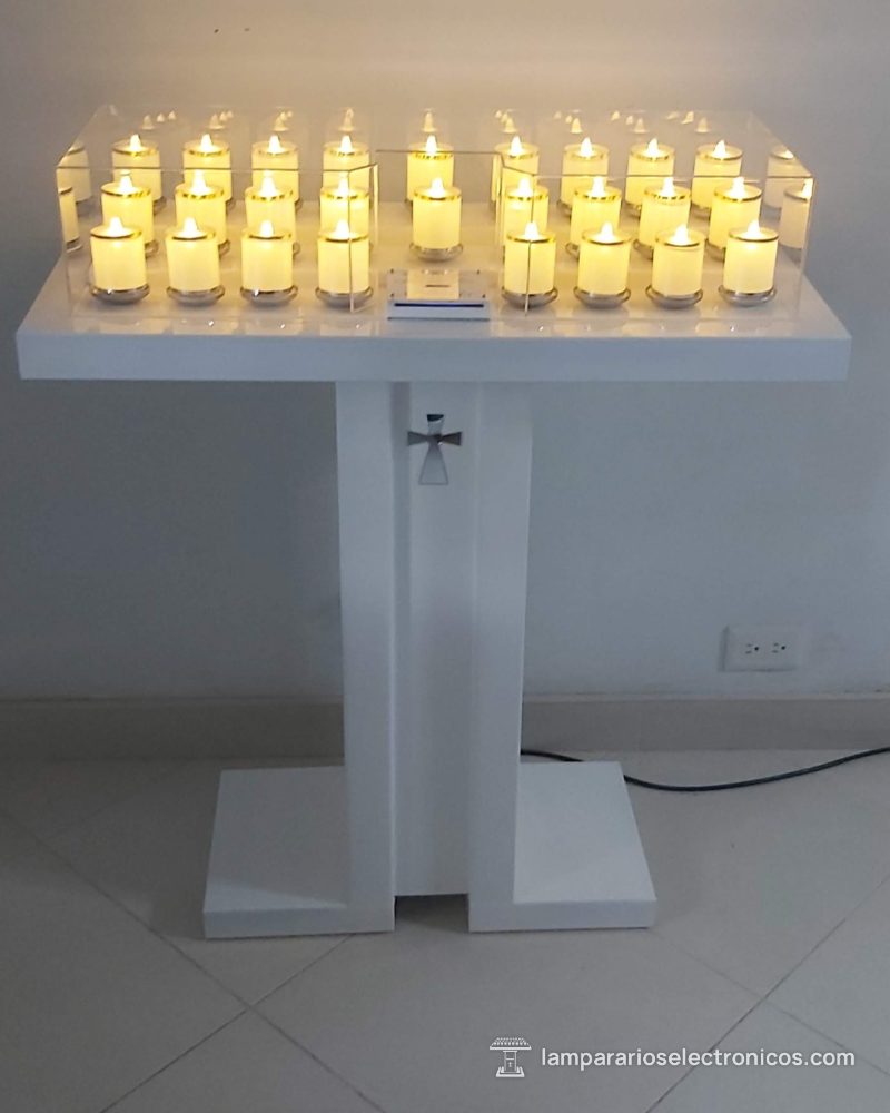 Lamparario Metalico con diseño en acrilico – versión de 26 velas