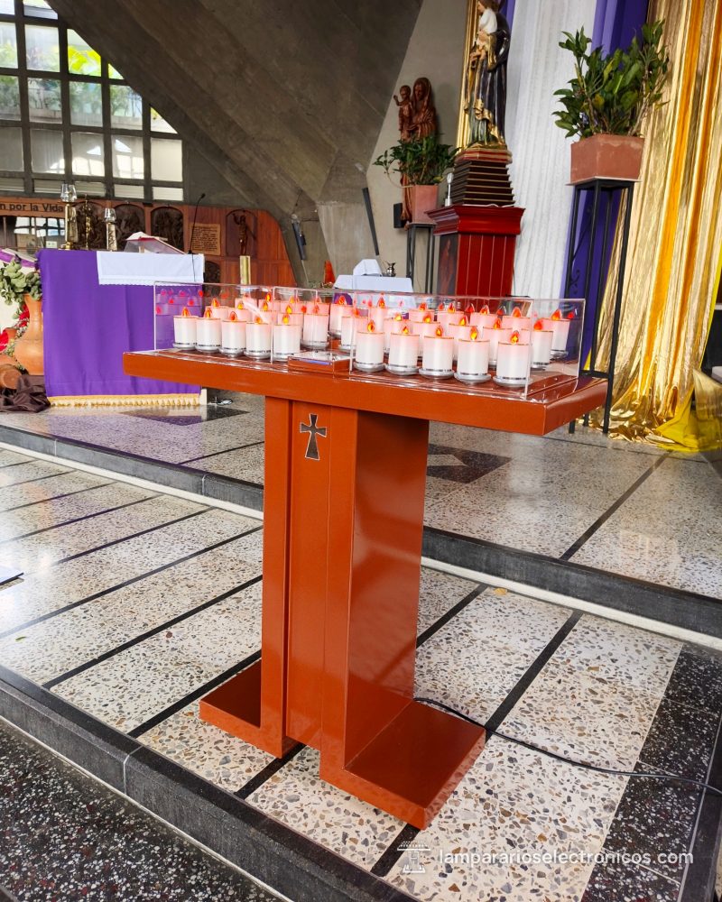 Lamparario Metalico con diseño en acrilico – versión de 26 velas – color café