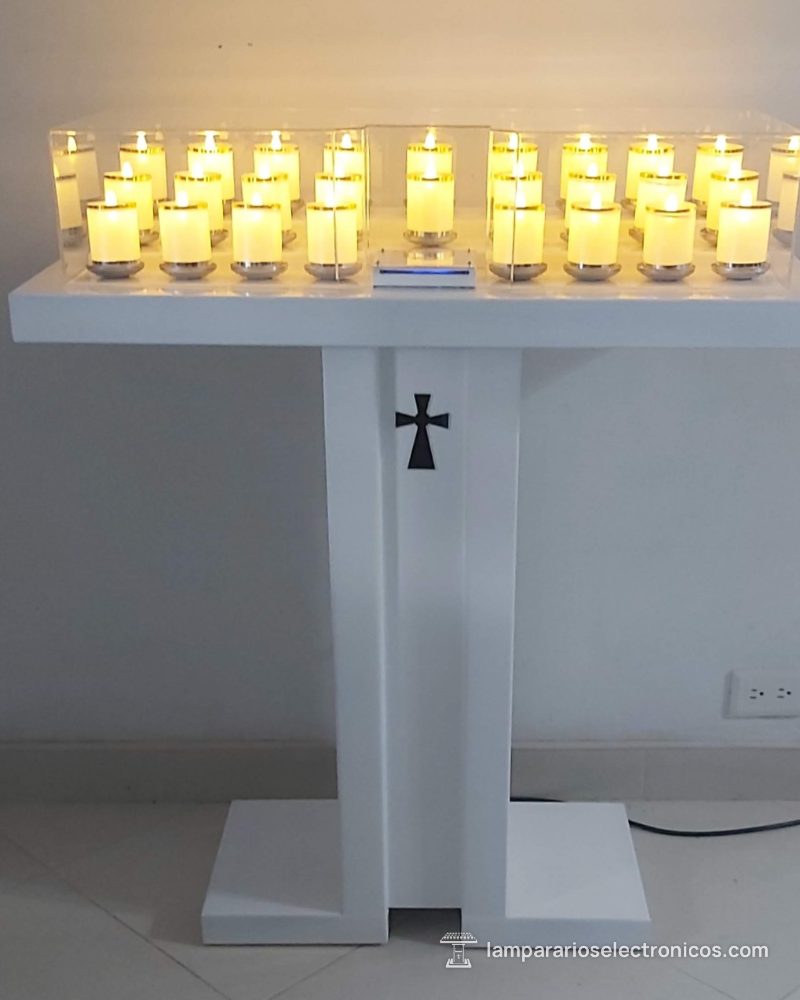 Lamparario Metalico con diseño en acrilico – versión de 26 velas – color blanco