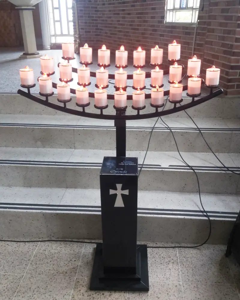 Lamparario de 27 Velas en Arco