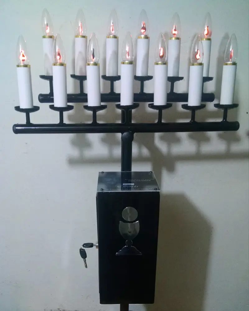 Lamparario en Lámina Negro de 11 Velas – vista 2