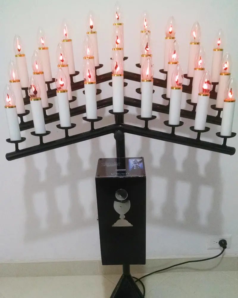 Lamparario en Lámina Negro de 27 Velas