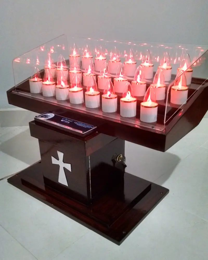 Lamparario en Madera de 25 Velas con Alcancía Frontal – vista 3