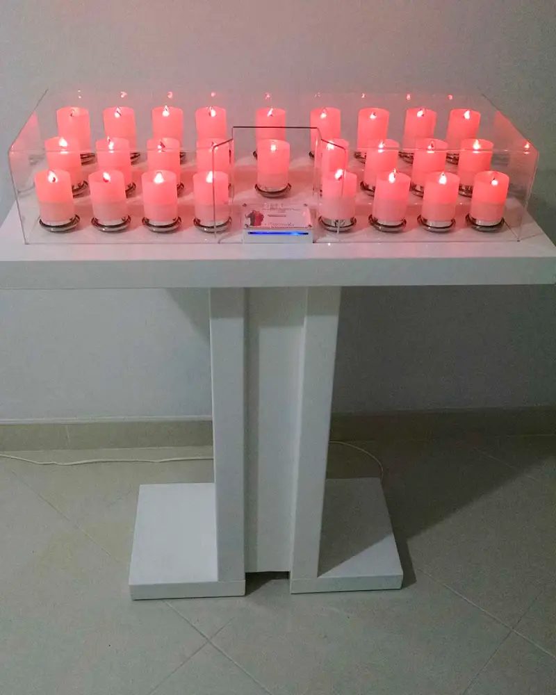 Lamparario en Madera de 26 Velas