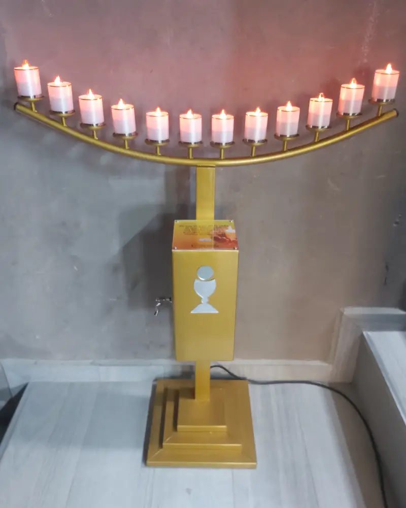 Lamparario Metálico de 12 Velas en Arco – vista 2